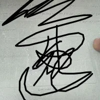 سلام‌یه‌دفتر‌گم‌کردم‌آبی‌رنگه‌تو‌ماشین‌جا‌گذاشتم‌