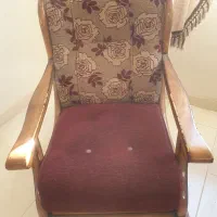 یک دست مبل   ۷ نفره و ناهارخوری ۶ نفره و۵ صندلی