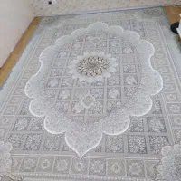 یک تخته فرش ۹ متری طوسی کرم ۷۰۰ شانه