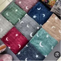 همکار خانم در فروشگاه کالای خواب
