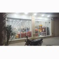 اجاره مغازه ۲۰۰متری نوساز و بسیار شیک.