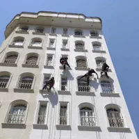 کار در ارتفاع باطناب پیچ رولپلاک آببندی شستشونما