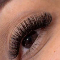 انجام خدمات تخصصی اکستنشن مژه و لیفت مژه و ابرو