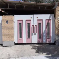 یک عدد درب پاکینگ ودوعدد درب نفر رو