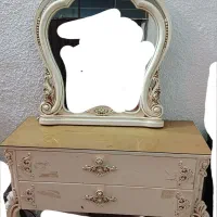 آینه و میز ا
