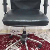 صندلی اداره یا جلو میز