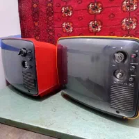 تلویزیون قدیمی عتیقه زرد و قرمز بسیار تمیز و سالم