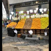 میوه-فروشی-در-بازار-روز