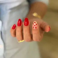 تخفیف آموزش کاشت ناخن ترمیم ناخن و لمینت ناخن