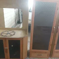 دو عدد کمد شیشه‌ای + زیرتلویزیونی سالم و تمیز