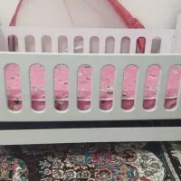 کمد نوزادی و تخت کودک و ویترین طرح برنجی