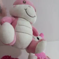 عروسک|اسباب‌بازی بچه|قم, شهر قائم|دیوار