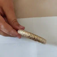 یک عدد النگو طلا