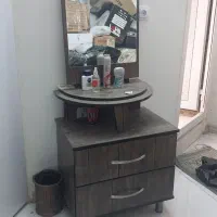 میز غذا خوری شش نفره و میز آرایشی اینه دار  دو کشو