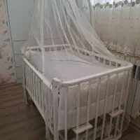 تخت کنار مادر تمام چوب