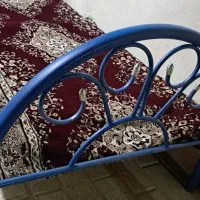تخت فلزی