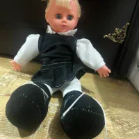 عروسک چشم آبی