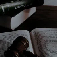 وکیل پایه یک دادگستری