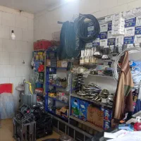 نیازمنده فروشنده در ابزار فروشی