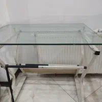 میز کامپیوتر شیشه ای