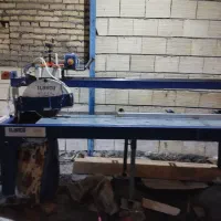 دستگاه آب بر سنگ یا سرامیک را تمیز میبرد