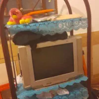 میز وتلویزیون قدیم 21اینج بدون استفاده وتعمیر