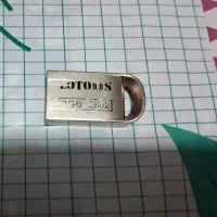 یک عدد فلش ۸ گیگ پیدا شد
