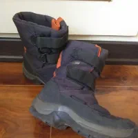 بوت  های دخترانه و پسرانه  سایز  ۳۳ و سایز ۲۳