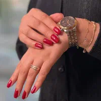 کاشت ناخن زیبا و لاکچری و لیفت ابرو جذاب