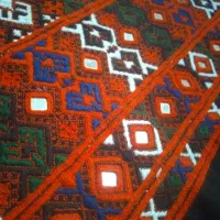 اینه و سرتوپ ودوخت لباس بلوچی