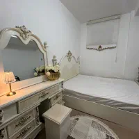 تخت و میز آرایش|تخت و سرویس خواب|گرمه, |دیوار