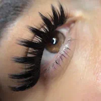 مدل برای تولید محتوا کاشت مژه