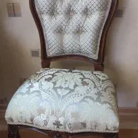 ۴ عدد صندلی. میزبان تک نفره