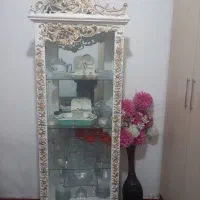 بوفه و زیر تلویزیون