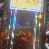 عطر گل رز دارای دوجعبه اهنی ومقوایی اکبند