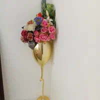 گلدان با گل هاش