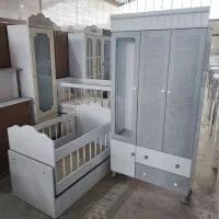 کمد ۳ درب و تخت نوزاد گهواره ای سیسمونی بچه کودک|تخت و صندلی بچه|مشهد, شهرک امام هادی (شهرک غرب)|دیوار