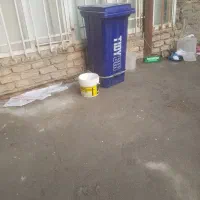 سطل زباله بزرگ چرخ دار خیلی تمیزه