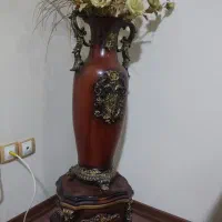 گلدان تزئینی با پایه