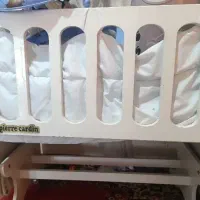 گهواره تخت کنار مادر