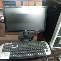 کامپیوتر با کل وسایل و ویندوز