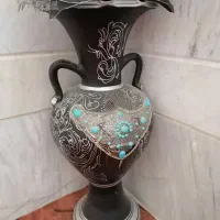 گلدان کنار سالنی