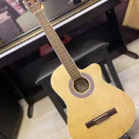 فروش انواع گیتار کلاسیک  زیر قیمت بازار