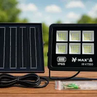 نور افکن و پنل سولار در مجموعه پروژکتور خورشیدی