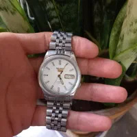 ساعت سیکو پشت شیشه