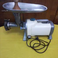 دو عدد چرخ گوشت نیم صنعتی و خانگی