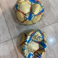 دو تا توپ فوتبال نیاز به تعمیر و تعویض تیوپ