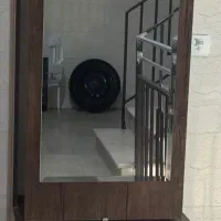 جاکفشی و آینه قدی