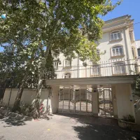 اجاره مستغلات 700 متر زمین 600 متربنا 450 مترحیاط