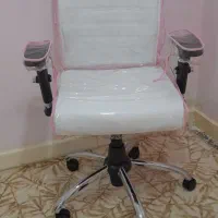 صندلی چرخان نو میباشد به همراه کاورطلقی